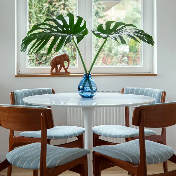 Stylish Composition Dining Room Interior Design Table Chairs Tropical Leaf — Stock Photo, Image
