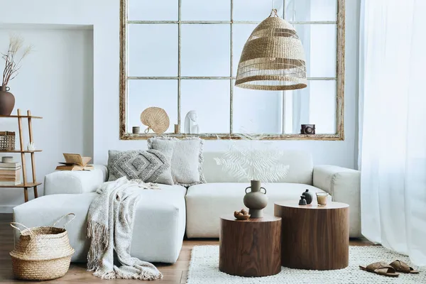 Interior Bergaya Ruang Tamu Dengan Desain Modul Sofa Furnitur Meja — Stok Foto