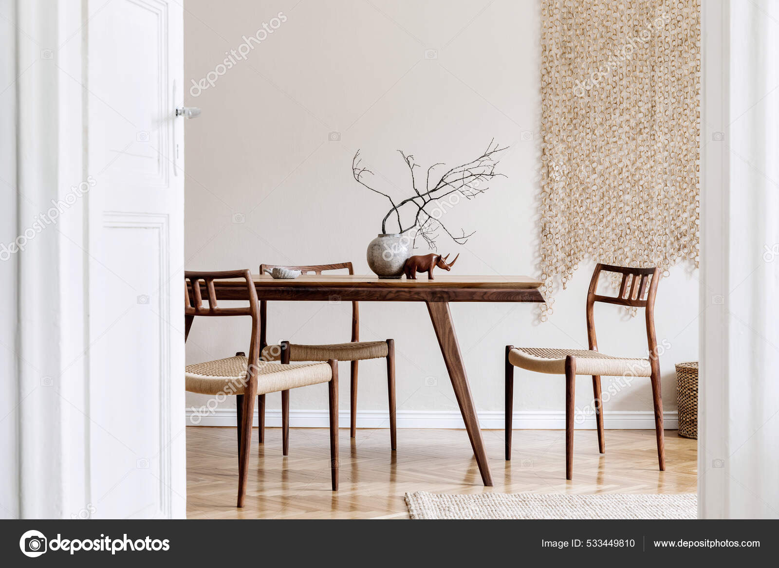 Stylish Beige Interior Dining Room Design Wooden Oak Table Chairs ...