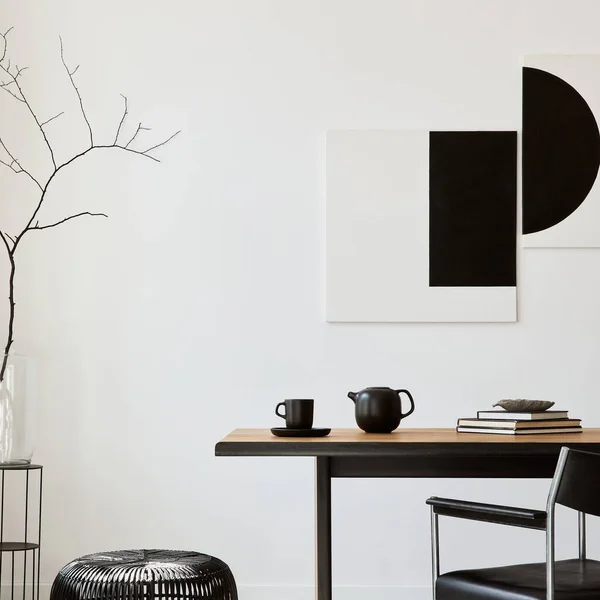 Stylový Interiér Jídelny Designovým Dřevěným Rodinným Stolem Černými Židlemi Čajovou — Stock fotografie