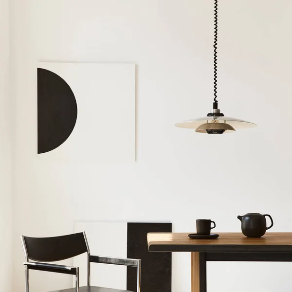 Elegante Sala Jantar Interior Com Mesa Madeira Família Design Cadeiras — Fotografia de Stock