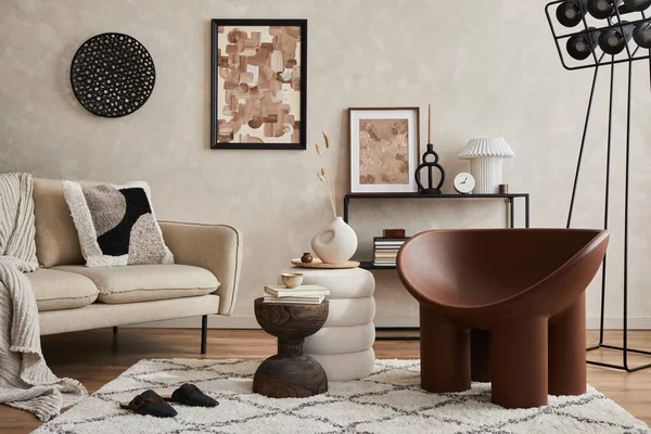 Elegantní Interiér Obývacího Pokoje Béžovou Pohovkou Černou Konzolí Hnědým Kreativním — Stock fotografie