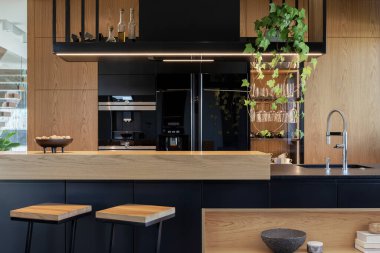 Minimalist, ahşap mutfak iç mimarisi ergonomik biuld mutfak ve mutfak adası. Geometrik biçimler ve şekiller. Ayrıntılar. Şablon.