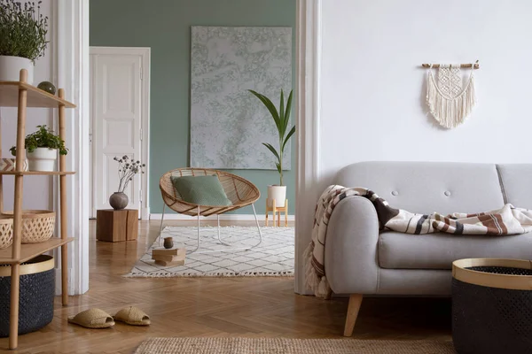 Komosi Desain Interior Ruang Tamu Yang Kreatif Dengan Sofa Scandi — Stok Foto