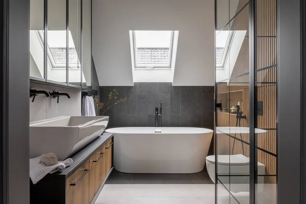 Stylish Interior Bathroom Bathtub Shower Towels Other Personal Bathroom Accessories — Stock Photo, Image