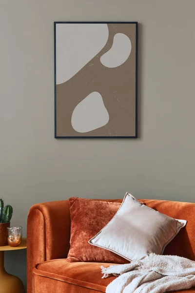 Minimalistický Koncept Stylového Interiéru Obývacího Pokoje Designovou Sametovou Pohovkou Modelovým — Stock fotografie