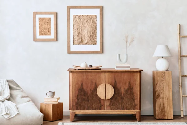 모드를 중립적 거실의 디자인 포스터 프레임 입방체 테이블 그리고 장식의우아 — 스톡 사진