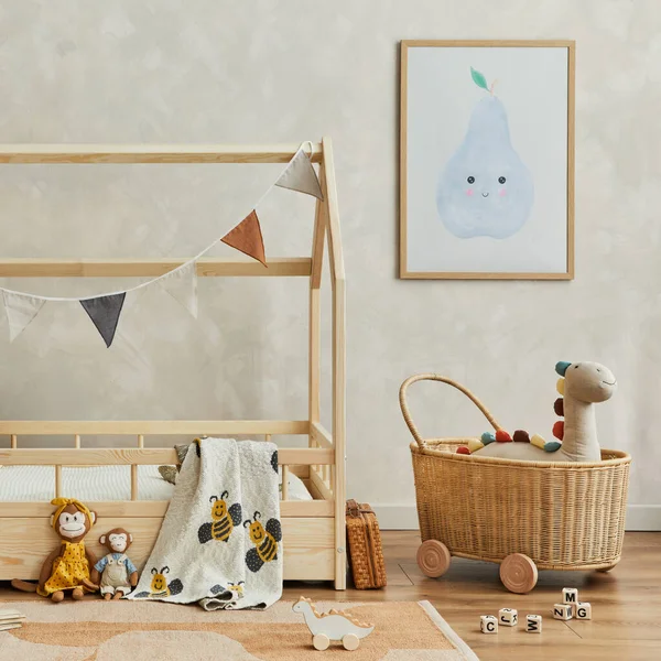 Κομψή Σύνθεση Από Άνετο Παιδικό Δωμάτιο Σκανδιναβικό Δωμάτιο Ξύλινο Κρεβάτι — Φωτογραφία Αρχείου