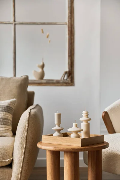 Modern Oturma Odasının Detaylarının Şık Bir Kompozisyonu Ahşap Sehpanın Üzerinde — Stok fotoğraf