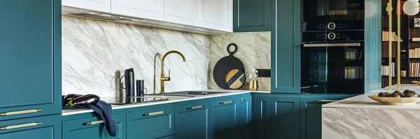 Luxury Modern Vintage Turquoise White Kitchen Marble Kitchen Island White — Stock Photo, Image