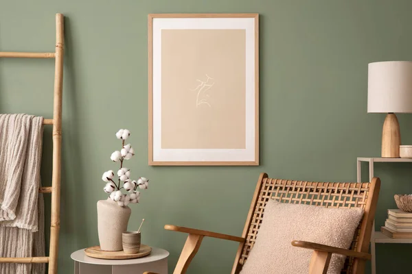 Stijlvolle Woonkamer Interieur Met Mock Poster Frames Rotan Fauteuil Koffietafel — Stockfoto