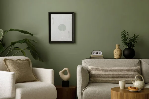 Yeşil Duvarlı Yastıklı Ekoseli Kanepeli Oturma Odasının Şık Kompozisyonu Yastıklı — Stok fotoğraf