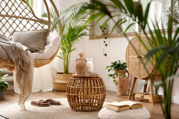 Stylish Boho Composition Changing Swing Coffee Table Window Rattan Commode —  Fotos de Stock