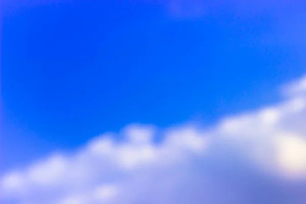 Размытое Голубое Небо Белые Облака — стоковое фото