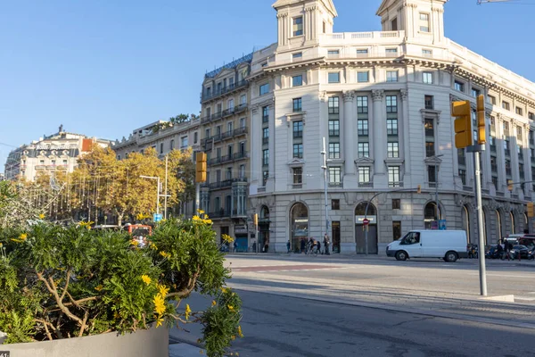 Passeig Gracia Barcelona Spanyolország 2021 December Virágok Városi Táj Hátterében — Stock Fotó