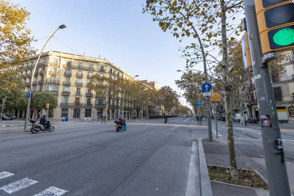 2021年11月16日 西班牙巴塞罗那 一大早在巴塞罗那大街上 — 图库照片