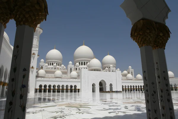 Шейх засмажив велику мечеть абу дабі — стокове фото
