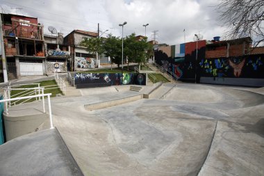Skate lane canlanmış gecekondu