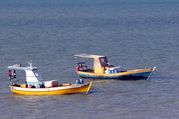 Boote in der brasilianischen Küste — Stockfoto