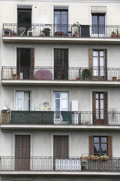 Facade of old building in barcelona, spain — Stock Photo, Image