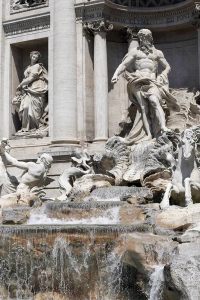 ローマ、イタリア ネプチューンの像にクローズ アップでトレビの泉 Stock Snímky