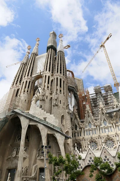 La sagrada familia, ontworpen door antoni gaudi, in barcelona. — Stockfoto