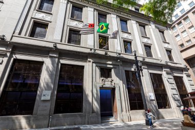 Sao Paulo, Brezilya - Ekim 26, 2021 - B3 ön cephesi, eski şehir merkezinde, tarihi Sao Paulo, Brezilya şehir merkezinde yer alan bir borsa. Portekizce yazılmış: Borsa ve Gelecekler