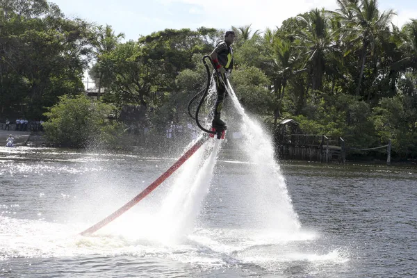 巴西巴伊亚州 2013年2月19日 飞板骑手 水上运动概念背景 夏季极限运动 — 图库照片