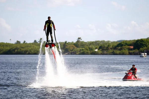 巴西巴伊亚州 2013年2月19日 飞板骑手 水上运动概念背景 夏季极限运动 — 图库照片