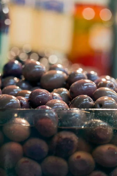 Olives Vrac Sur Bocal Verre Stand Marché Pour Les Consommateurs — Photo