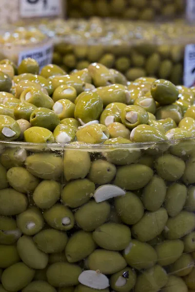 Olives Bulk Glass Jar Market Stall End Consumers — Stock Photo, Image