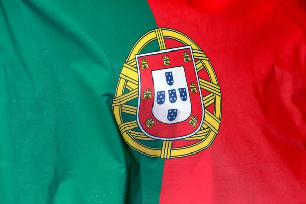 Κλείσιμο Της Πορτογαλικής Σημαίας Που Κυματίζει Στον Άνεμο — Φωτογραφία Αρχείου
