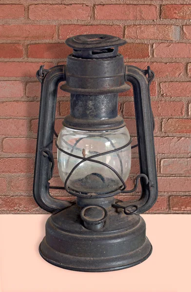 Старая Керосиновая Лампа Ярком Ретро Фоне — стоковое фото