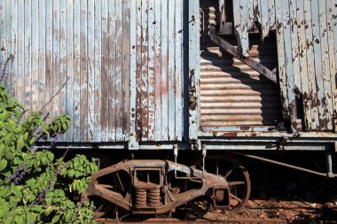 İstasyonda eski tren vagonu bozuluyor. Sao Paulo Eyaleti, Brezilya