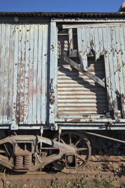 İstasyonda eski tren vagonu bozuluyor. Sao Paulo Eyaleti, Brezilya