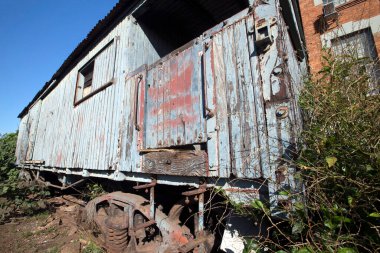 İstasyonda eski tren vagonu bozuluyor. Sao Paulo Eyaleti, Brezilya