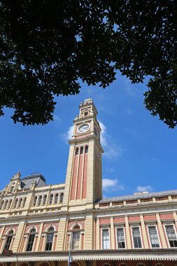 Luz istasyonunun saat kulesi, Sao Paulo, Brezilya 'nın önemli ve tarihi tren istasyonu.