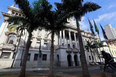 USP Hukuk Fakültesi, 1827 yılında Brezilya 'nın en iyi ve en eski hukuk fakültelerinden biri olarak kabul edildi. Sao Paulo şehri, Brezilya