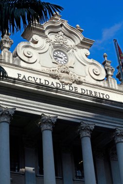 USP Hukuk Fakültesi, 1827 yılında Brezilya 'nın en iyi ve en eski hukuk fakültelerinden biri olarak kabul edildi. Sao Paulo şehri, Brezilya