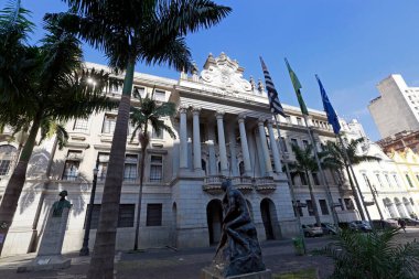 USP Hukuk Fakültesi, 1827 yılında Brezilya 'nın en iyi ve en eski hukuk fakültelerinden biri olarak kabul edildi. Sao Paulo şehri, Brezilya