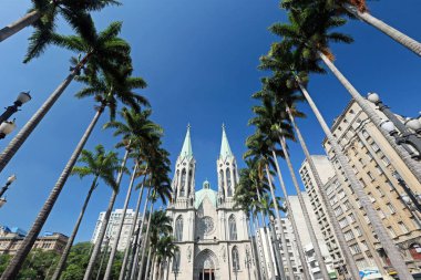 Sao Paulo Metropolitan Katedrali 'nin perspektif manzarası, ya da dünyanın en büyük beş neo Gotik tapınağından biri olan Se Katedrali. Brezilya