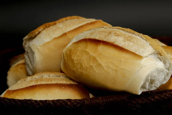 Крупный План Порции Типичного Бразилии Французского Хлеба Черном Фоне — стоковое фото