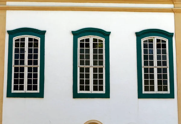 Ventanas Coloniales Del Monasterio Luz Uno Los Últimos Ejemplos Arquitectura —  Fotos de Stock