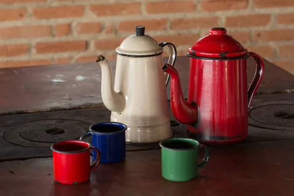 Färgglada Emaljerad Kaffepanna Och Kopp Traditionell Sed Den Brasilianska Landsbygdskulturen — Stockfoto