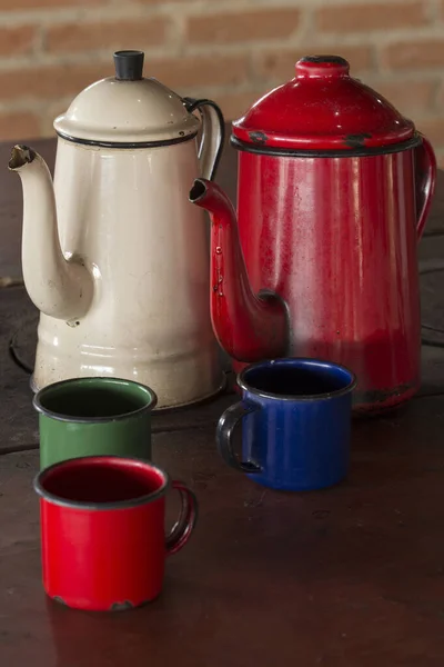Färgglada Emaljerad Kaffepanna Och Kopp Traditionell Sed Den Brasilianska Landsbygdskulturen — Stockfoto