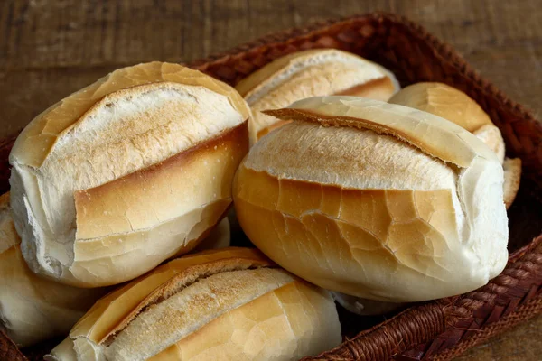 Cesto Pane Francese Tipico Del Brasile Fondo Marrone Fibra Naturale — Foto Stock