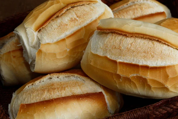Francuski Koszyk Chleba Typowy Dla Brazylii Brązowym Tle Naturalnego Włókna — Zdjęcie stockowe
