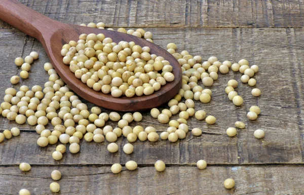 Fagioli Soia Primo Piano Cucchiaio Legno Tagliere Rustico — Foto Stock