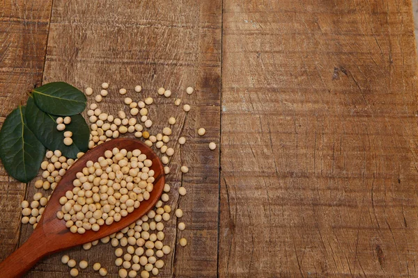 Fagioli Soia Primo Piano Cucchiaio Legno Tagliere Rustico Con Decorazione — Foto Stock