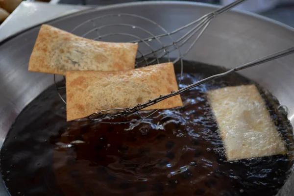 Słynny Brazylijski Pasty Smażony Zwany Pastel Języku Portugalskim Wybiórcze Skupienie — Zdjęcie stockowe